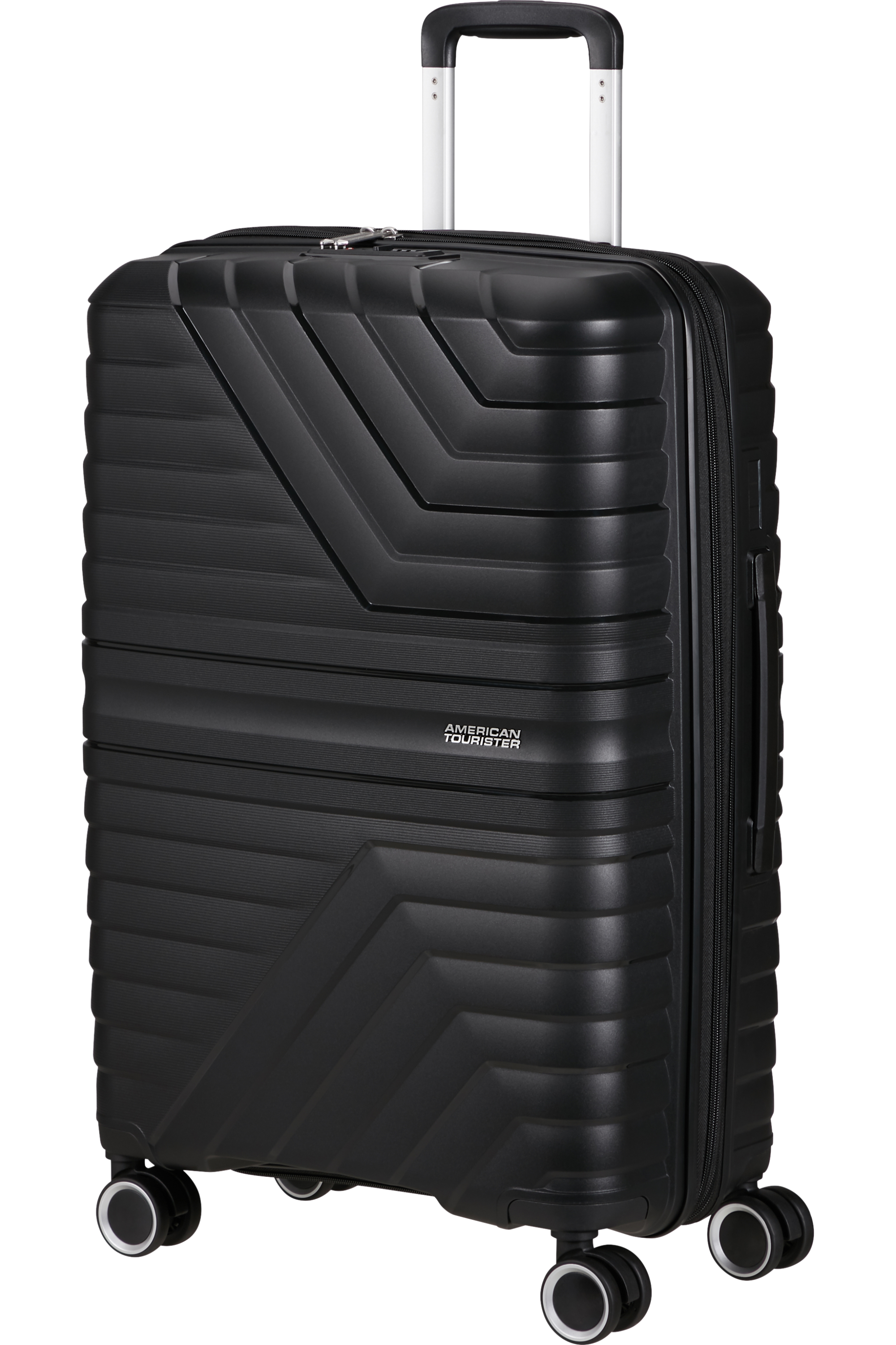 Schwarzer American Tourister Koffer mit Rädern und Griff, isoliert auf schwarzem Hintergrund.