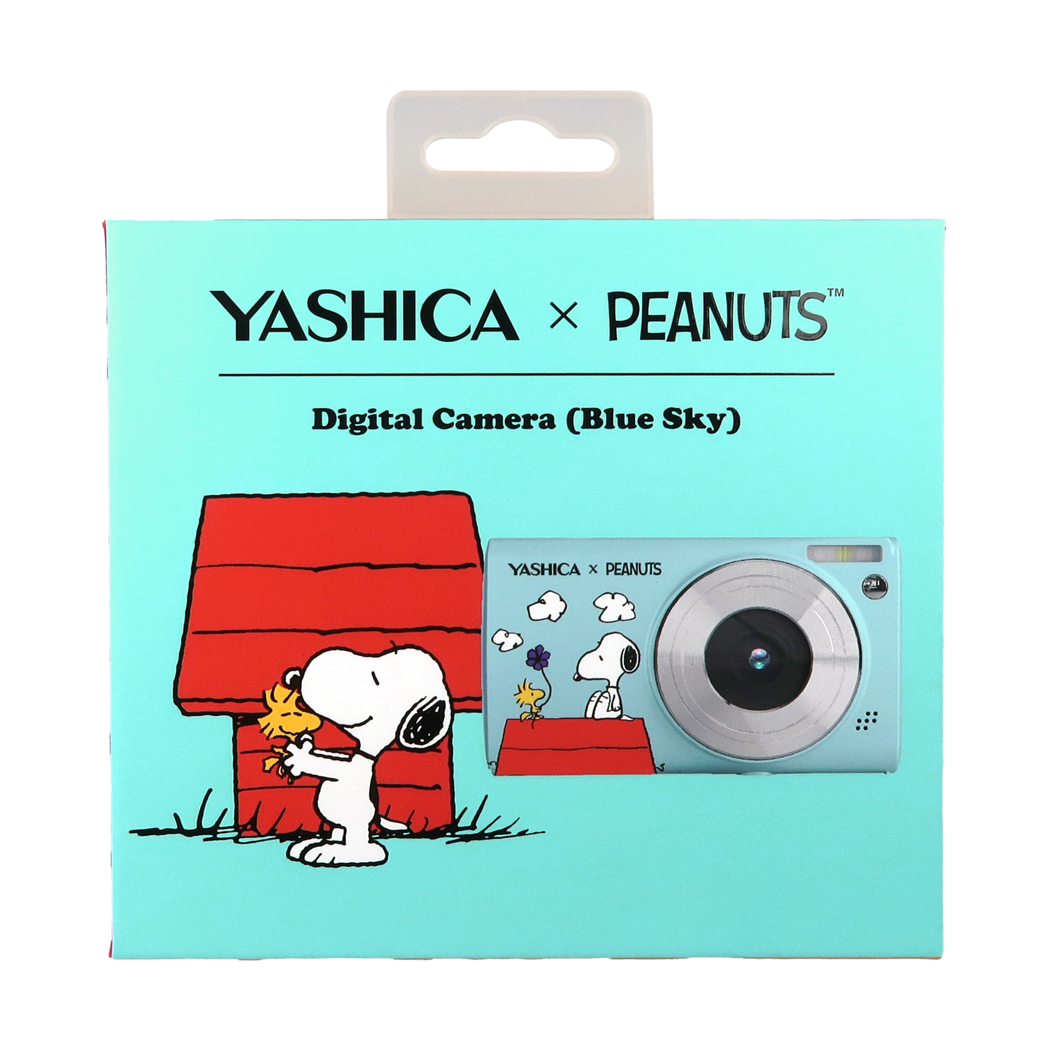 Scatola con design Snoopy e fotocamera Yashica. Sfondo bianco.