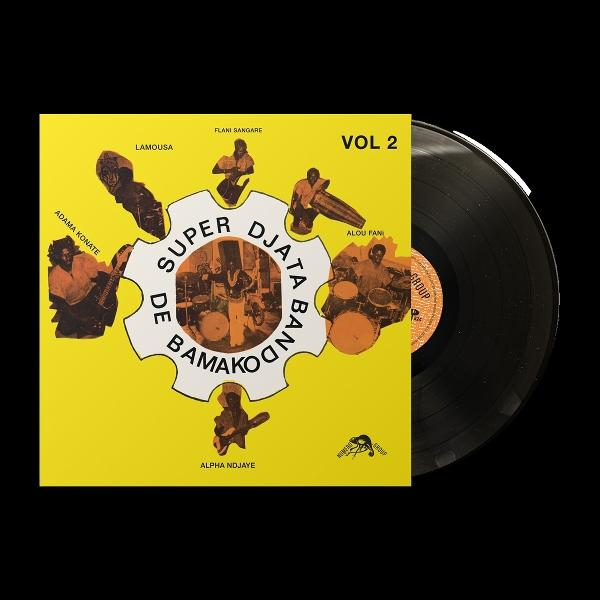 Albumcover mit Bandmitgliedern um ein Zahnrad-Logo, mit einer Schallplatte.
