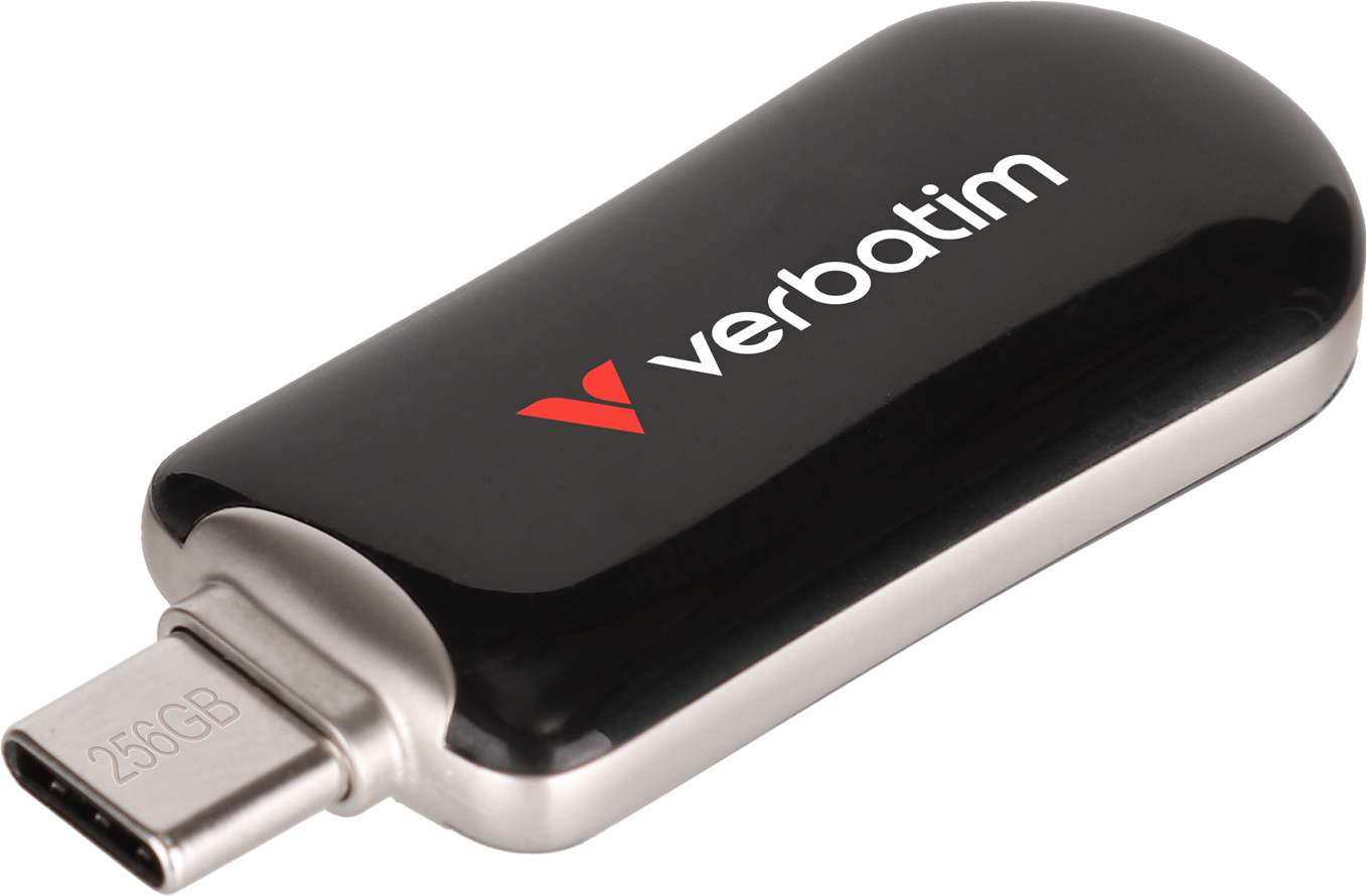 Egy fekete Verbatim USB-meghajtó ezüst csatlakozóval. Piros logója és fehér szövege van. A meghajtó 256 GB-ot ír.