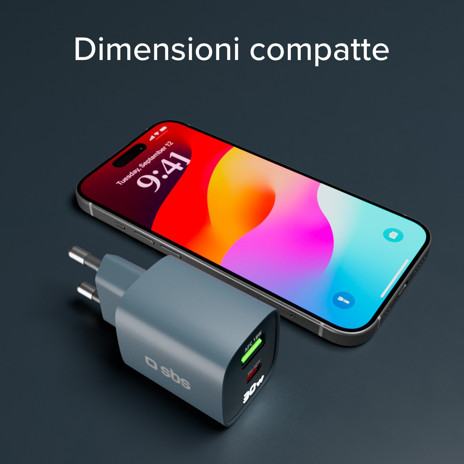 Un telefono accanto a un caricatore. Il telefono mostra l'ora 9:41. Il caricatore ha un display da 30W.