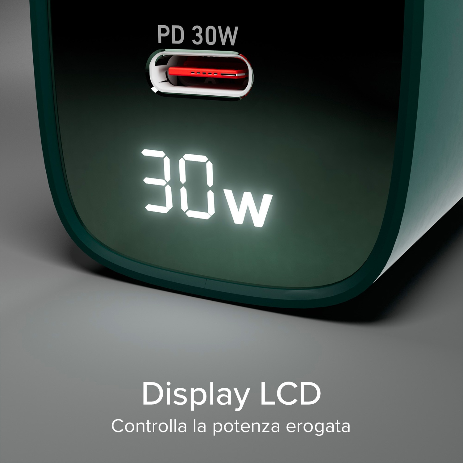 Un caricatore nero con display digitale che mostra 30W. Sono visibili PD 30W e una linea rossa.