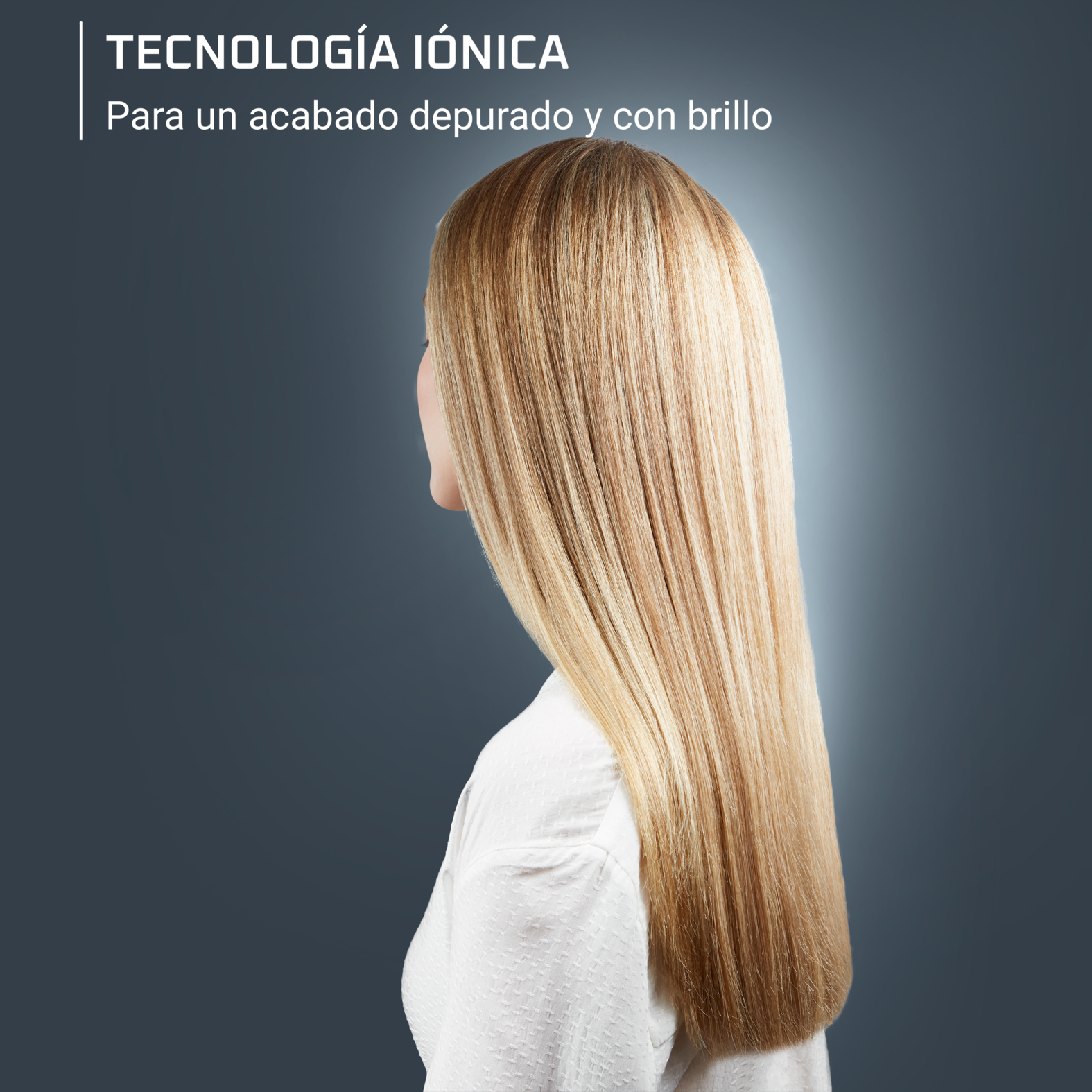 Cabello rubio, liso y brillante, con efecto brillante sobre fondo oscuro.