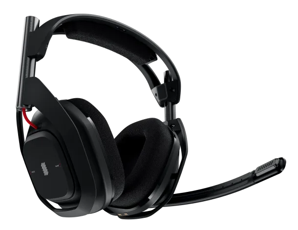 Czarny zestaw słuchawkowy do gier. Czerwone i białe akcenty. Widok z boku. Ciemne tło.