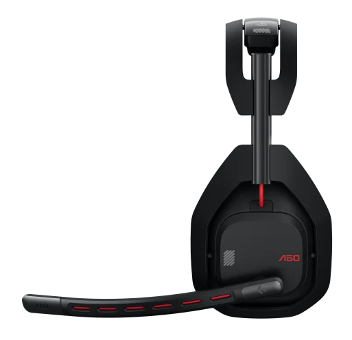 Czarny zestaw słuchawkowy do gier z czerwonymi akcentami. Widok z boku. Ciemne tło.