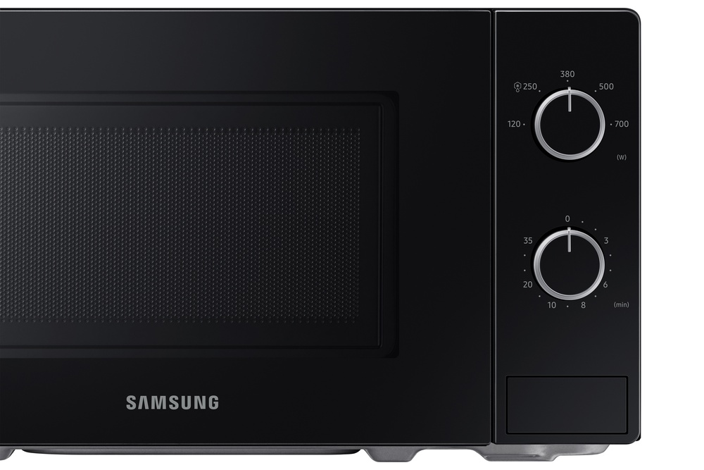 Microondas Samsung negro. Tiene puerta y panel de control con diales para potencia y tiempo.