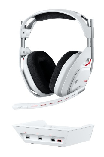 Biały zestaw słuchawkowy dla graczy i podstawa. Zestaw ma mikrofon, czerwone akcenty. Podstawa ma porty i logo.