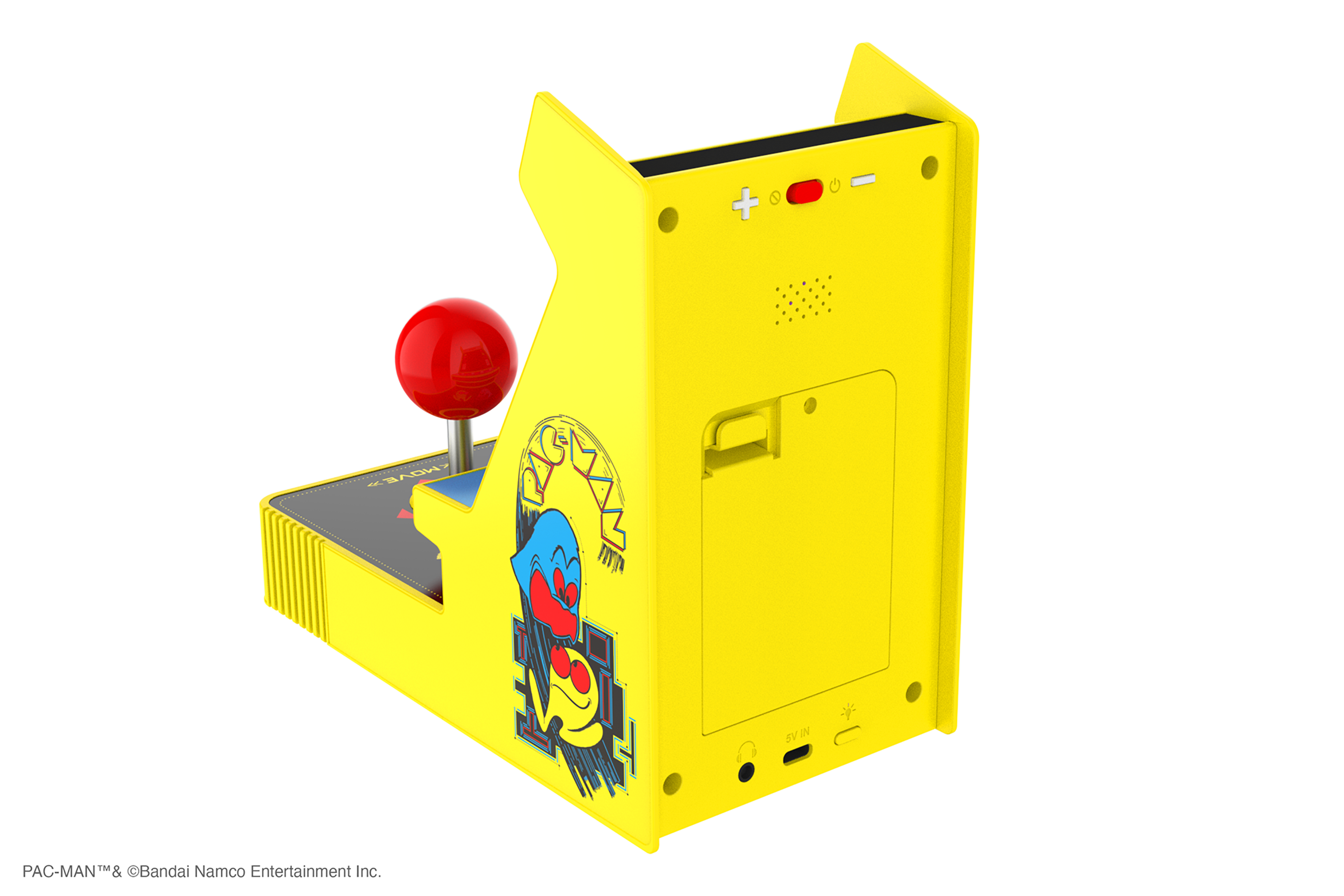 Sarı atari makinesi, kırmızı joystick ve Pac-Man grafiği. Makine beyaz bir arka plan üzerinde.