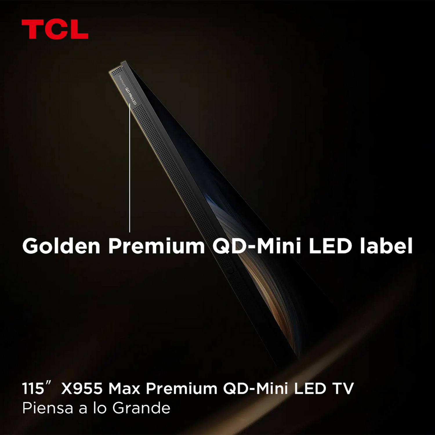 TV en ángulo, parcialmente iluminado. Texto 'Golden Premium QD-Mini LED label' en pantalla.
