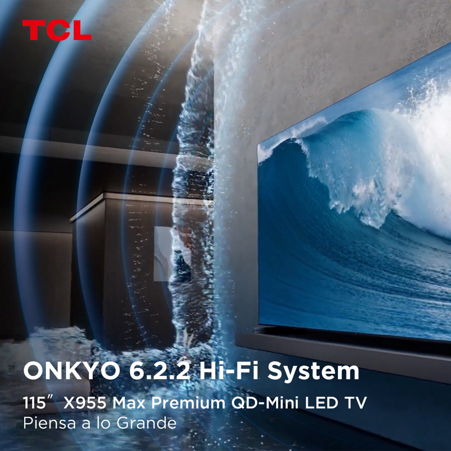 Pantalla de TV mostrando una escena de olas de agua. Texto: ONKYO 6.2.2 Hi-Fi System. Altavoces al fondo.