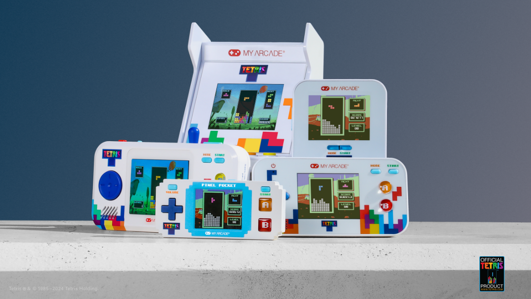Farklı boyutlarda çoklu Tetris oyun cihazları.