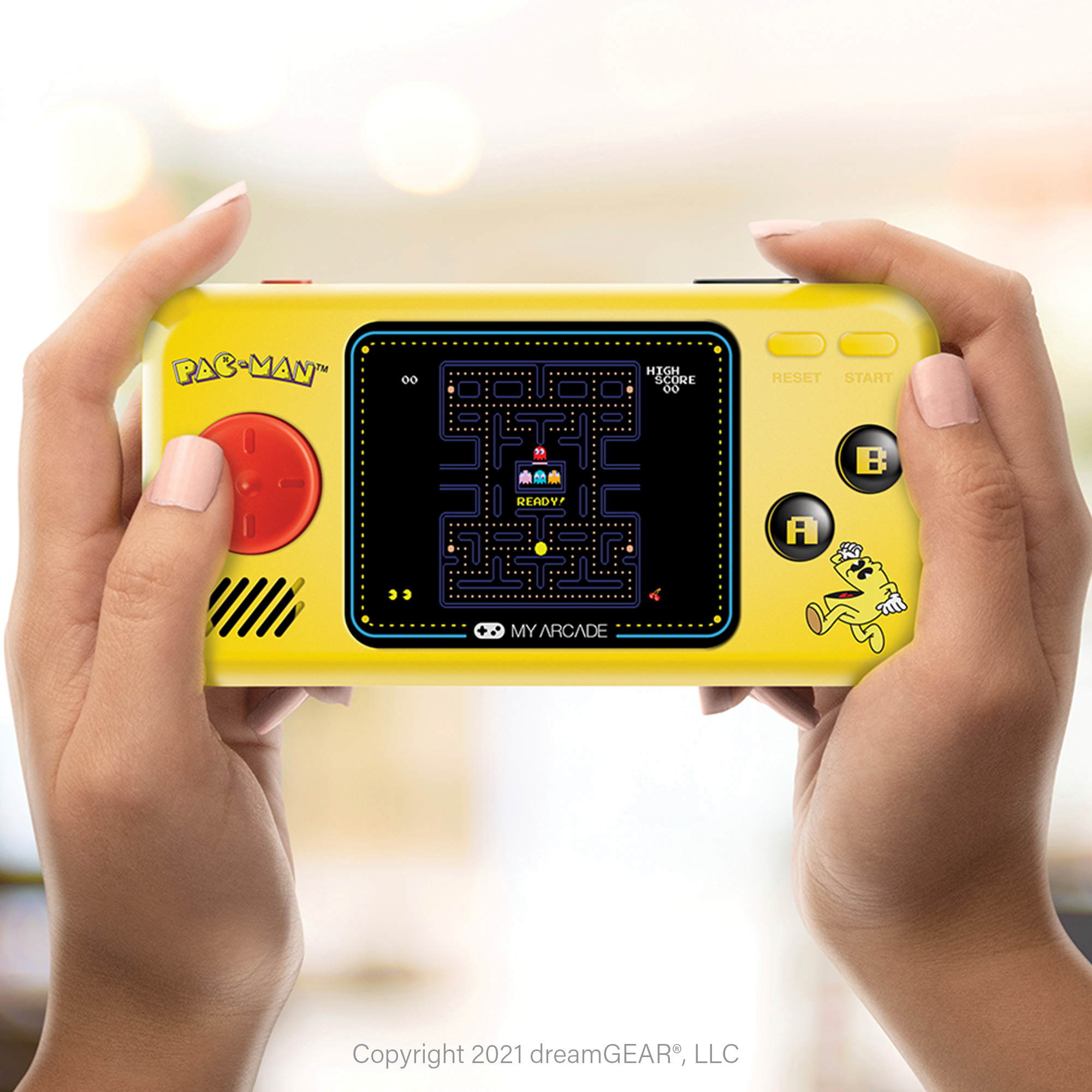 Oyunu ve özellikleri gösteren paketlenmiş bir Pac-Man Pocket Player oyun konsolu.
