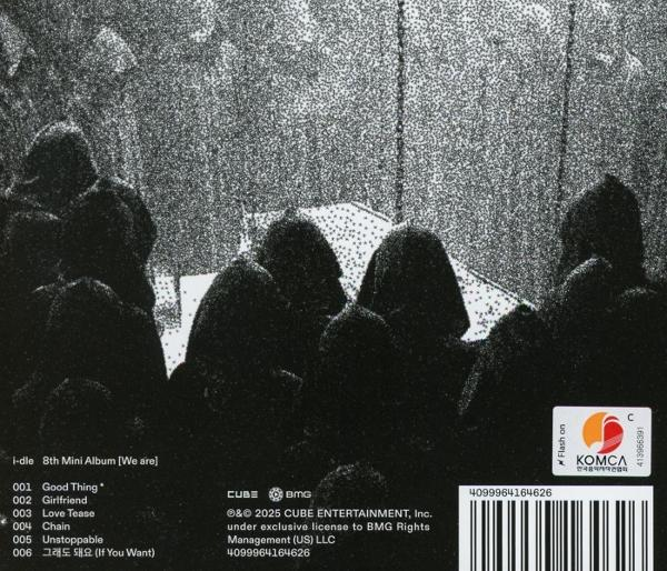 Albumcover mit dunklem Bild und Text. Das Bild zeigt eine dunkle Szene.