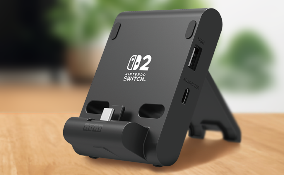 Bir masada Nintendo Switch logosu bulunan siyah cihaz.