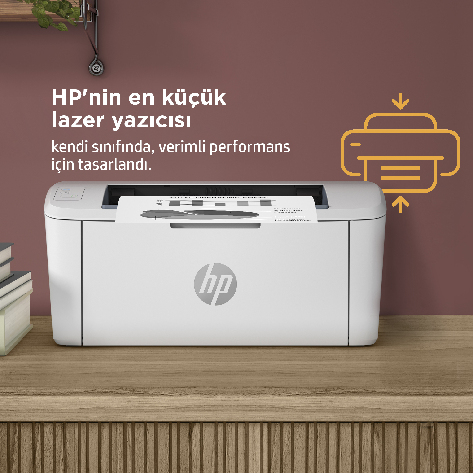 Ahşap masada HP yazıcı. Metin: HP'nin en küçük lazer yazıcısı, verimli performans için tasarlandı.