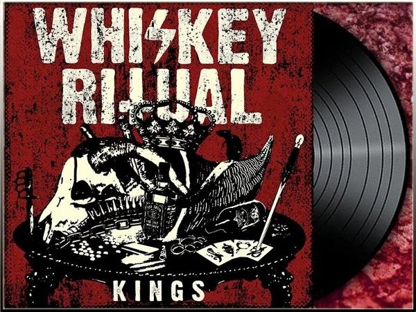 Roter Hintergrund, weißer Totenkopf und Objekte. Eine schwarze Schallplatte befindet sich rechts. Whiskey Ritual - Kings ist der Titel.