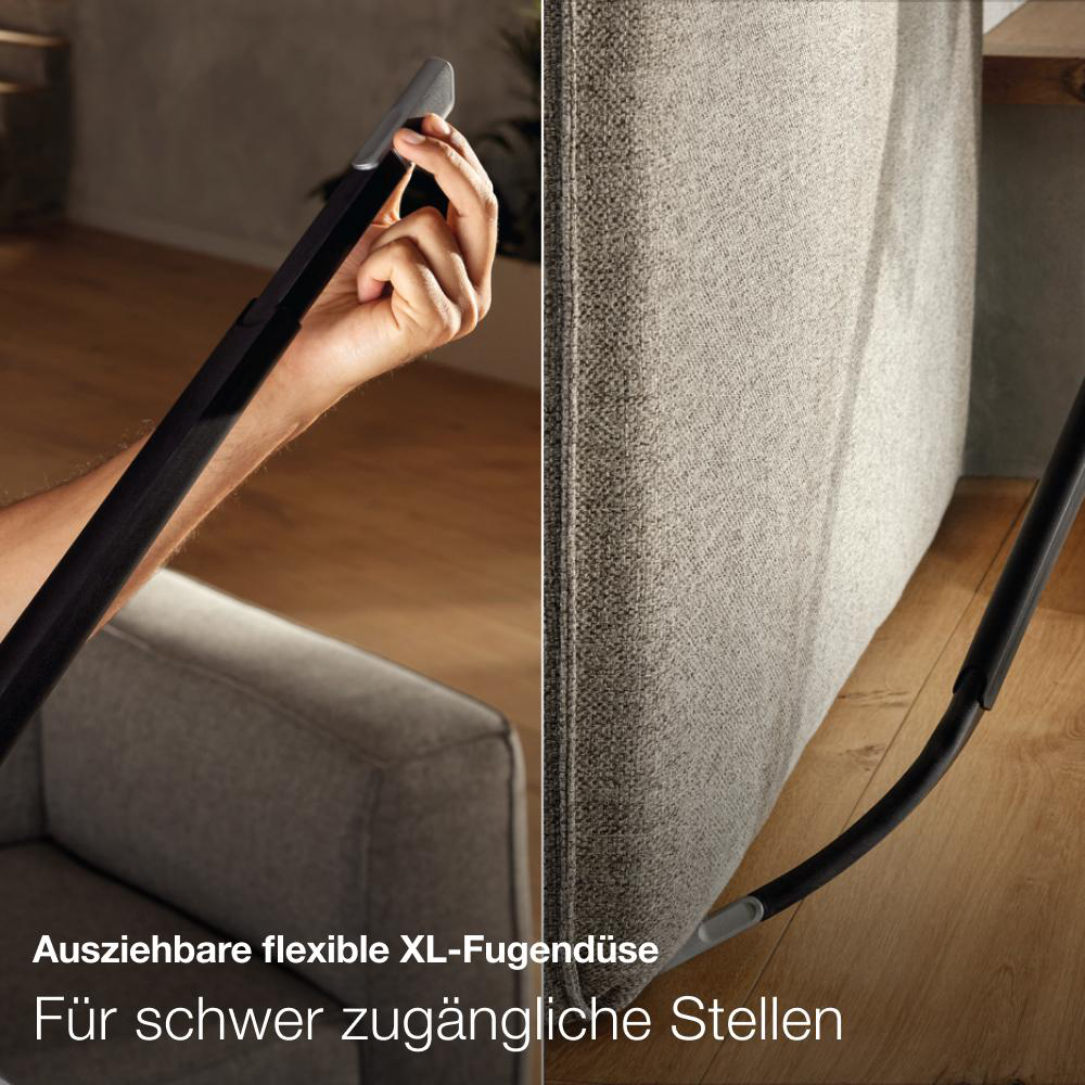 Staubsaugeraufsatz. Reinigung hinter Sofa. Heller Holzfußboden.