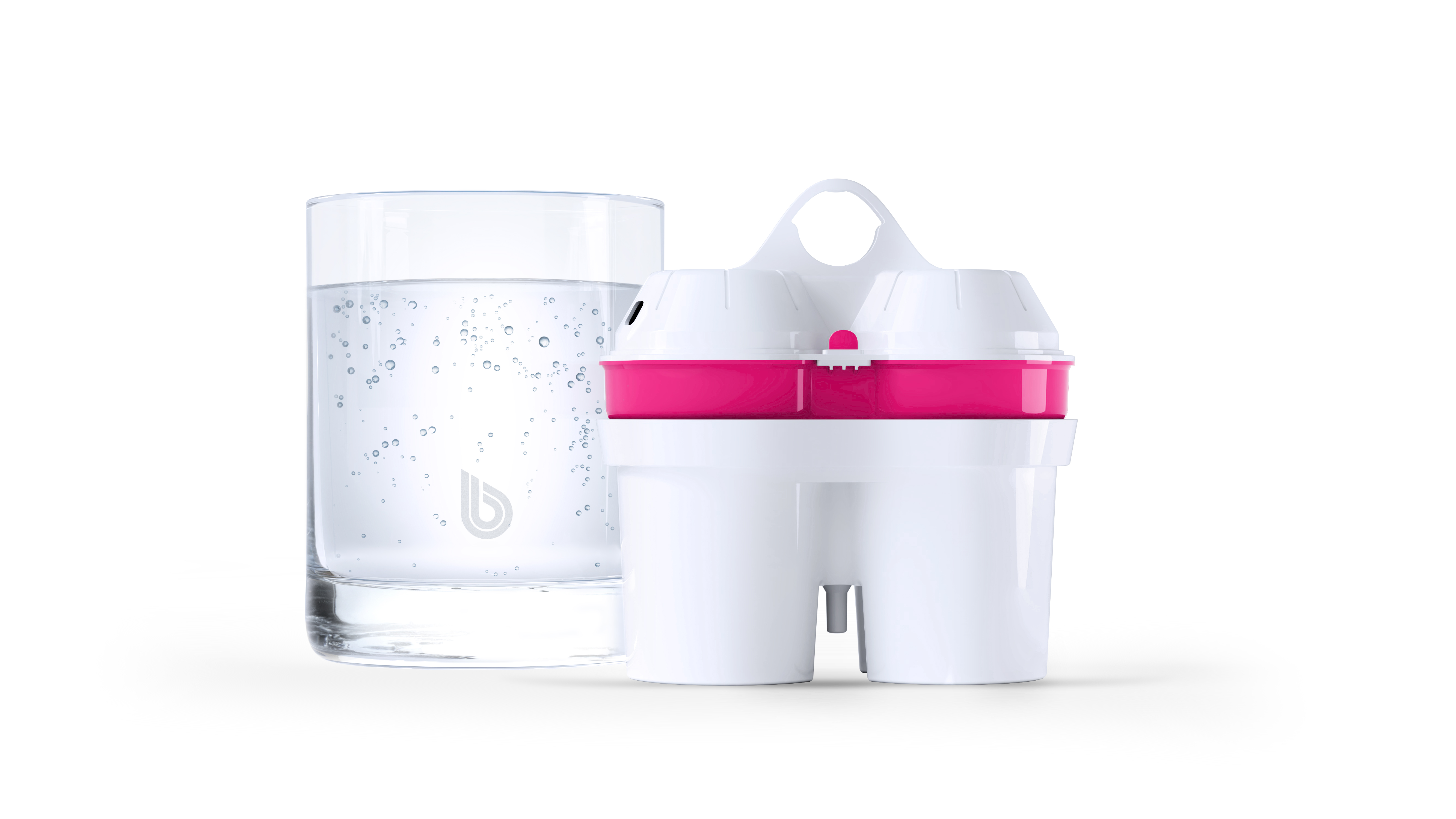 Glas Wasser neben einer Wasserfilterpatrone. Klares Glas und weiß/rosa Filter.