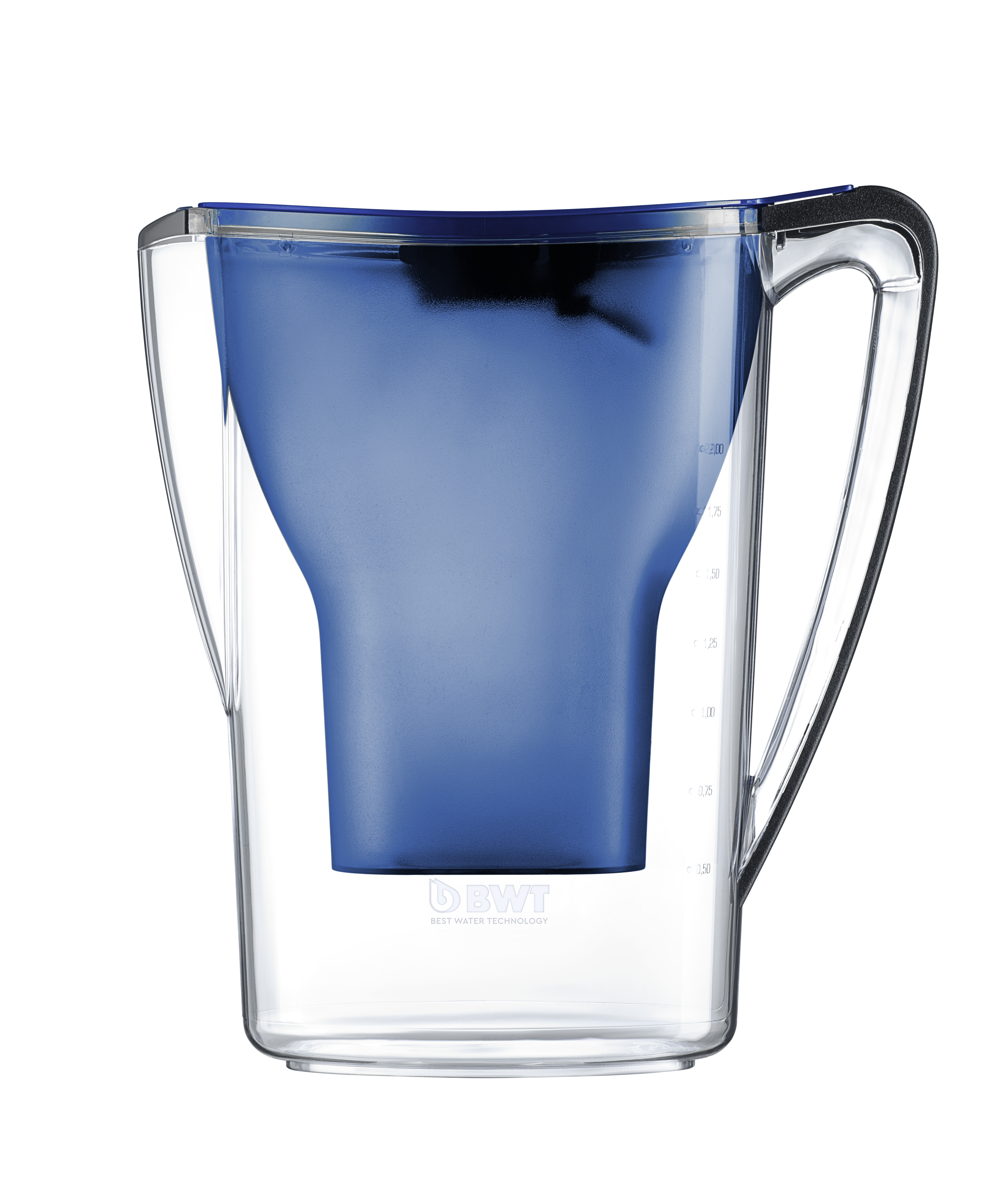 Ein Wasserfilterkrug mit blauem Filter. Er hat einen Griff und ist transparent.