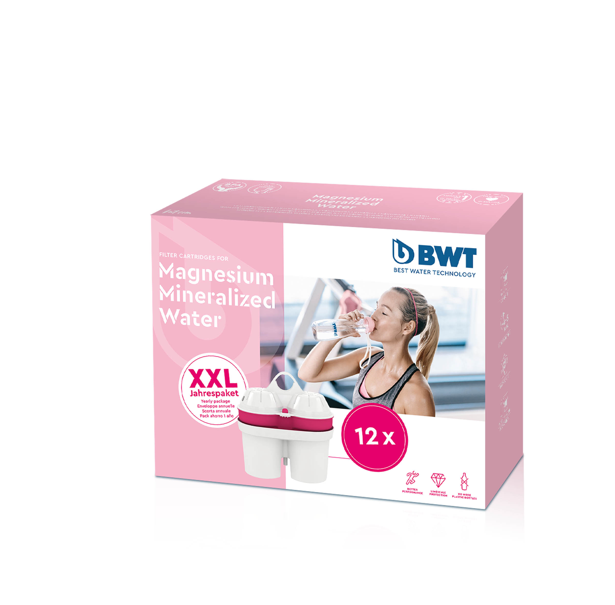 Eine Box mit Wasserfilterkartuschen. Eine Frau trinkt Wasser.
