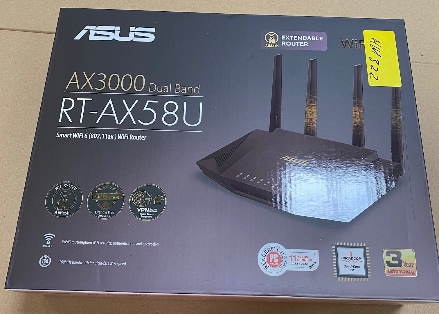 Pudełko routera Asus z obrazem routera, antenami i tekstem.