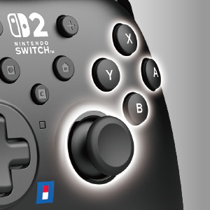 Nintendo Switch kontrolcüsünün düğmelerinin yakın çekimi. Y, A, B ve X düğmeleri yanıyor.