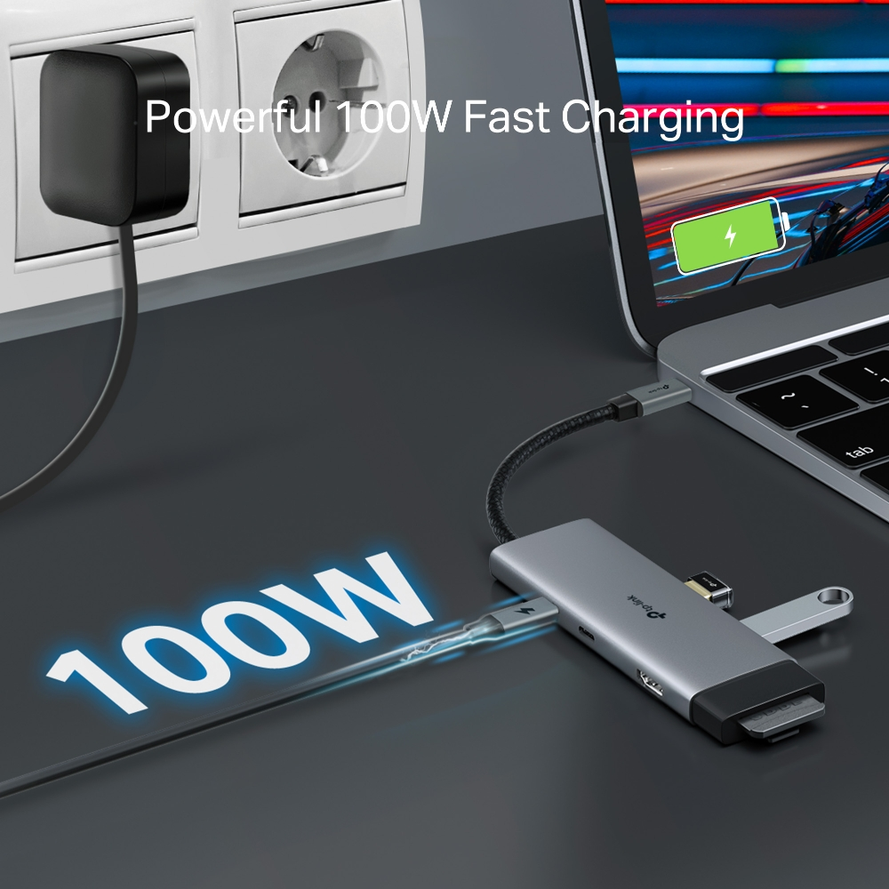 Hub ile laptop şarjı. 100W metni ve priz görünür. Siyah kablo ve gri hub bağlı.