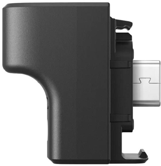 Seitenansicht des schwarzen Adapters mit USB-C-Anschluss.