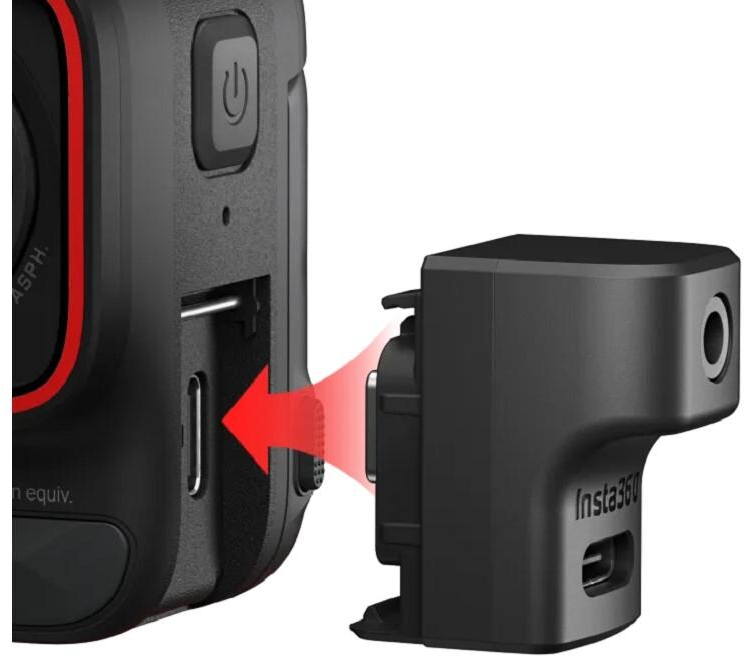 Insta360 Kamera und Adapter. Adapter wird in die Kamera geschoben.