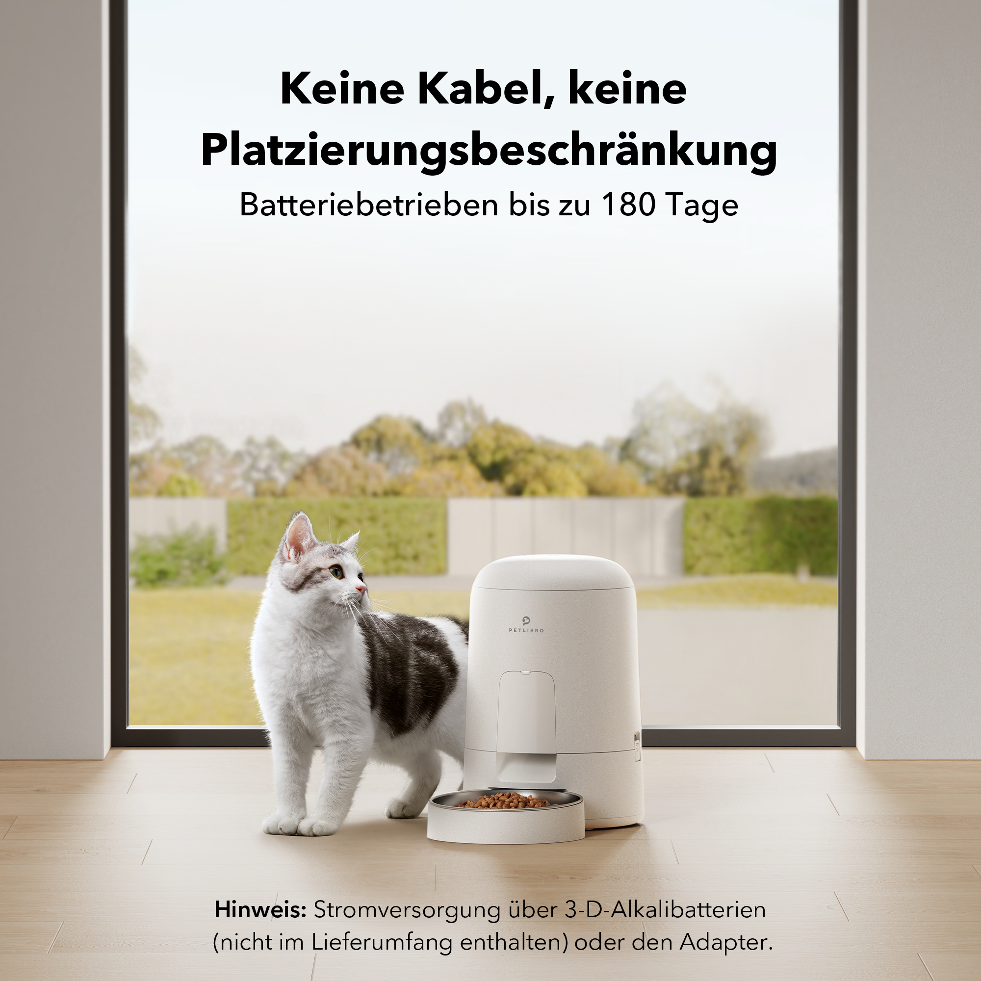 Eine Katze steht neben einem weißen Haustierfutterautomaten. Text: Keine Kabel, keine Platzbeschränkung.