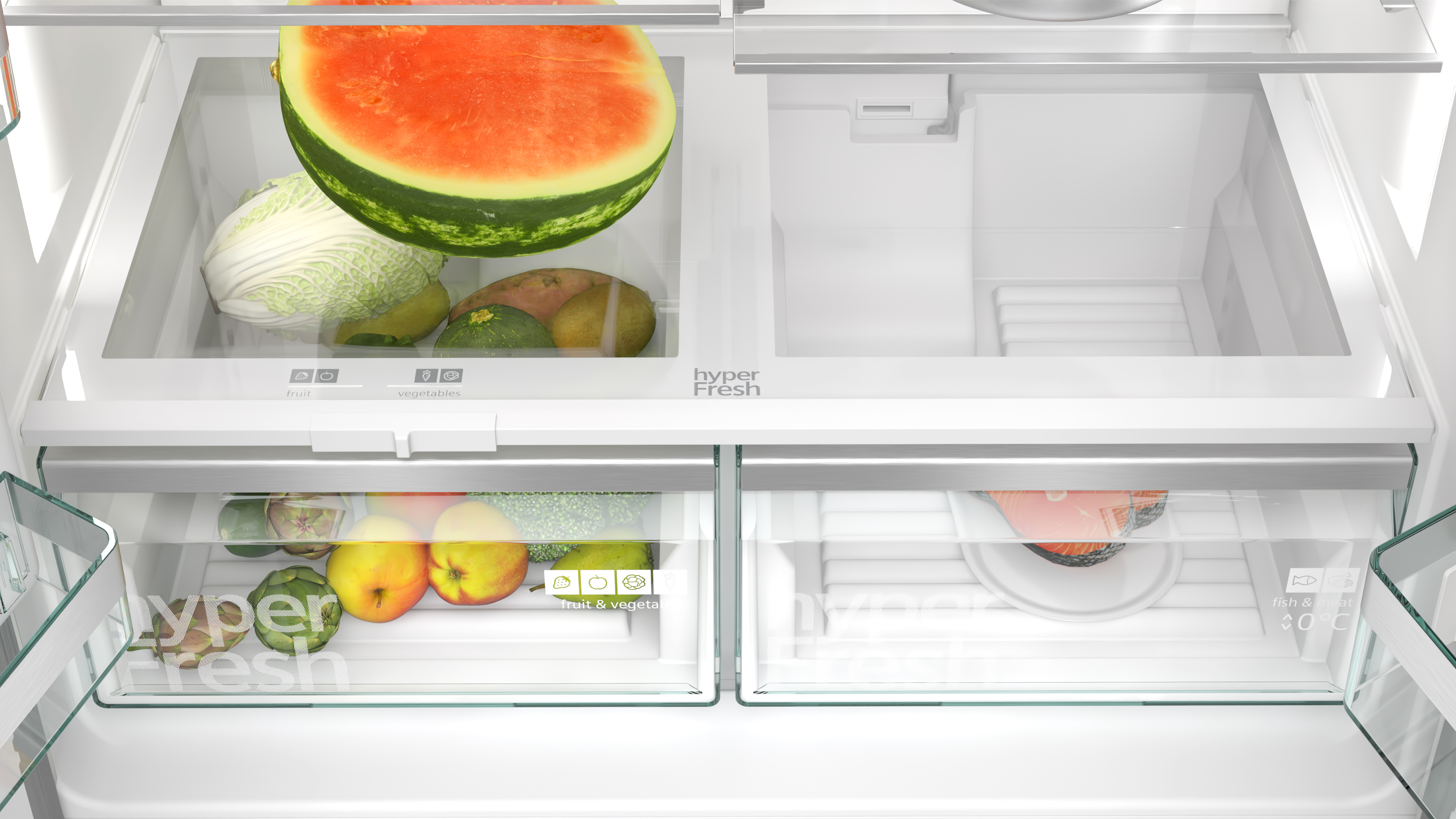 Kühlschrankinnenraum mit Obst und Gemüse in Schubladen. Sichtbare Wassermelone und andere Produkte.