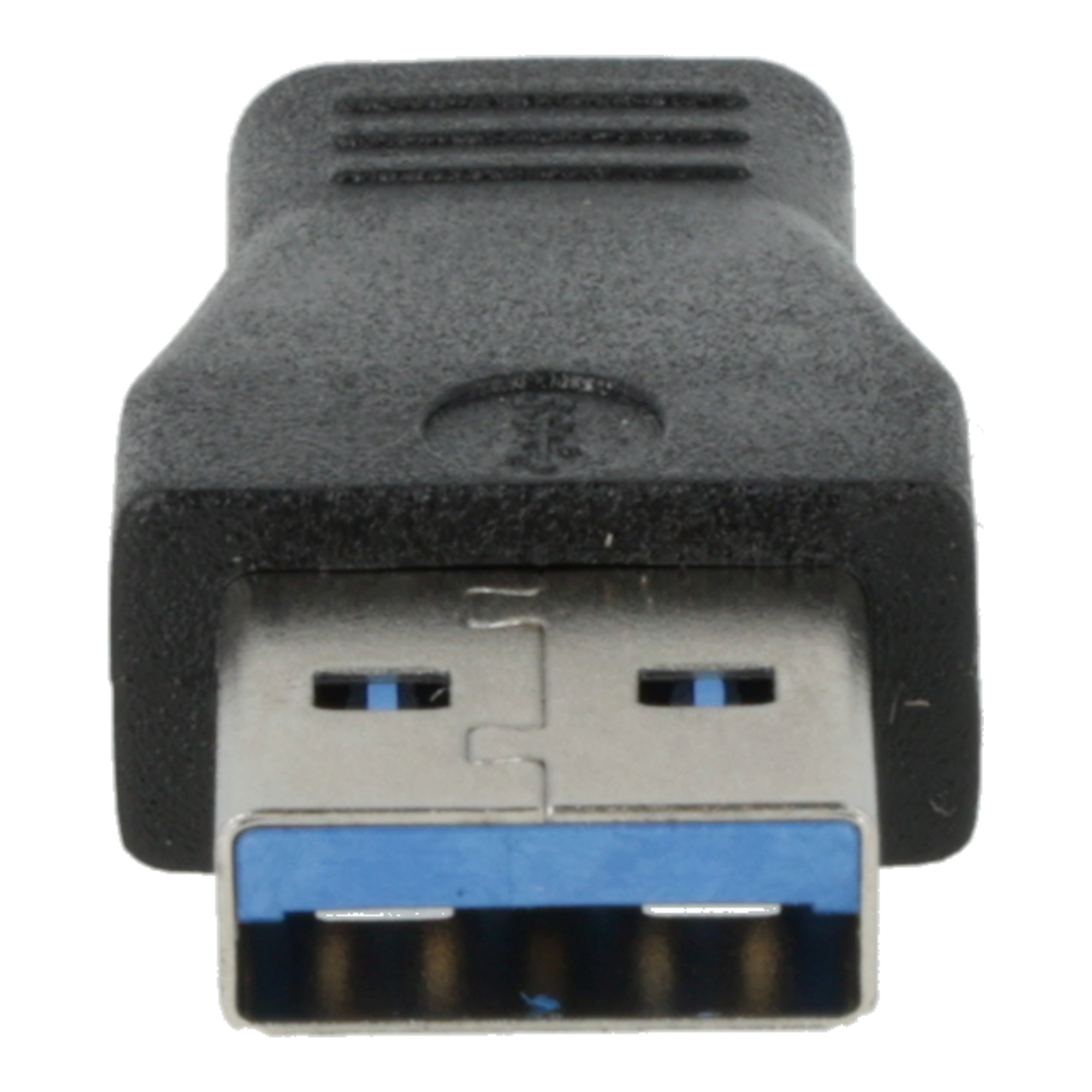 Egy fekete USB-A-USB-C adapter közeli képe, a kék USB-A csatlakozóval.