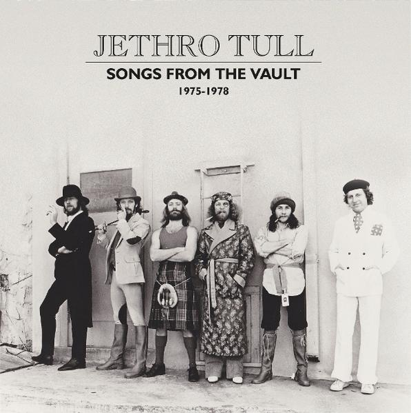 A Jethro Tull együttes albumának borítója. Hat férfi különböző öltözékben áll egy fal előtt.