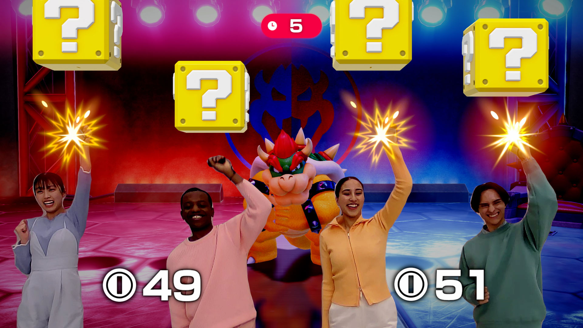 Mario Party oyunu. Soru işareti kutuları olan karakterler, Bowser ortada.