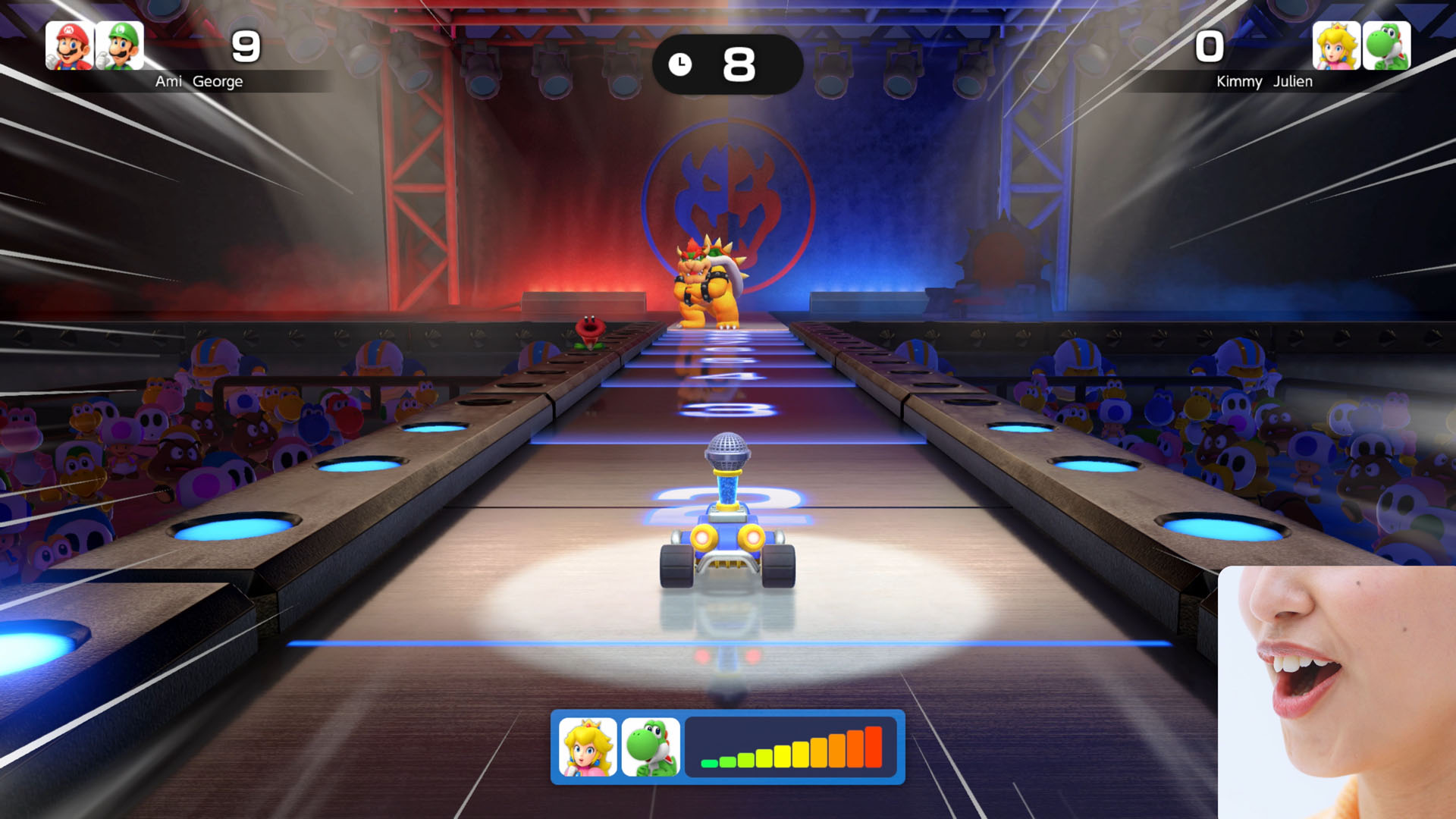 Mario Party oyunu. Bowser ve bir mikrofon ile sahnede karakterler.