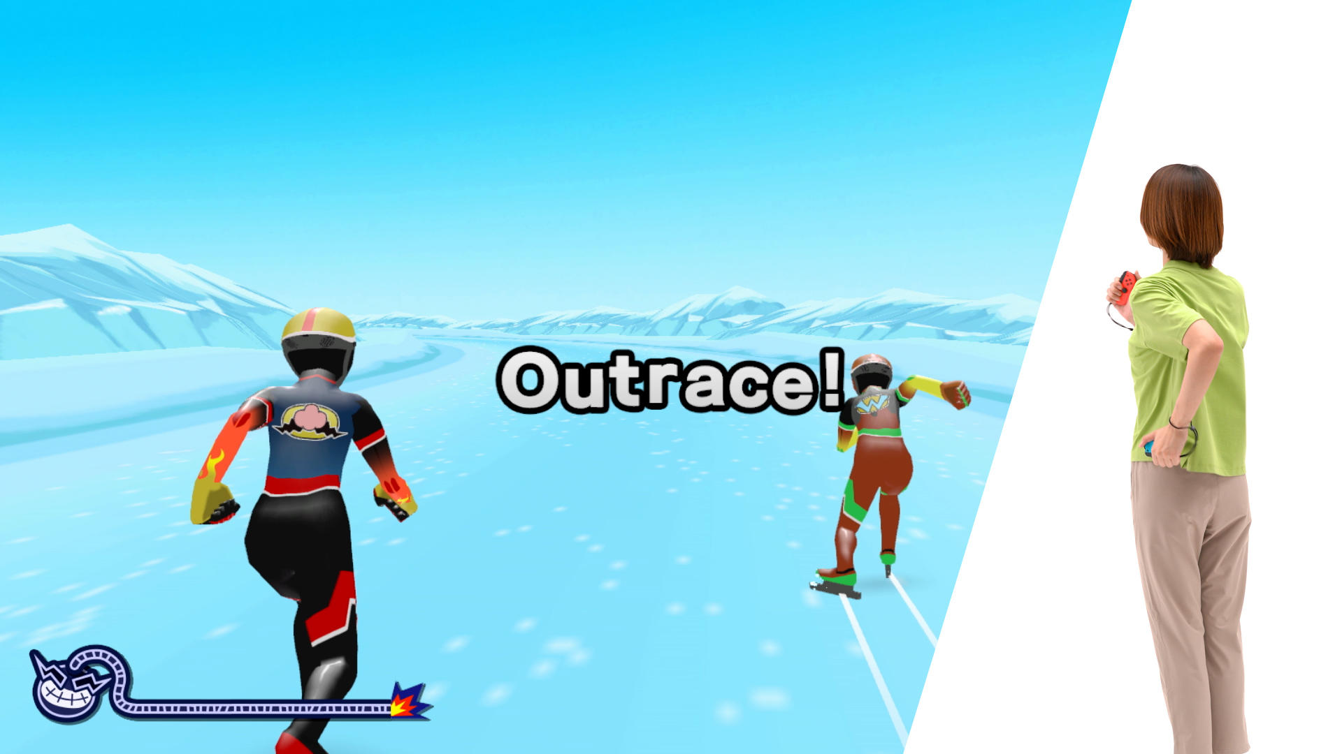 Eine Videospielszenen von zwei Eisläufern, die ein Rennen fahren, mit einer Frau, die einen Controller hält, und dem Text 'Outrace!'