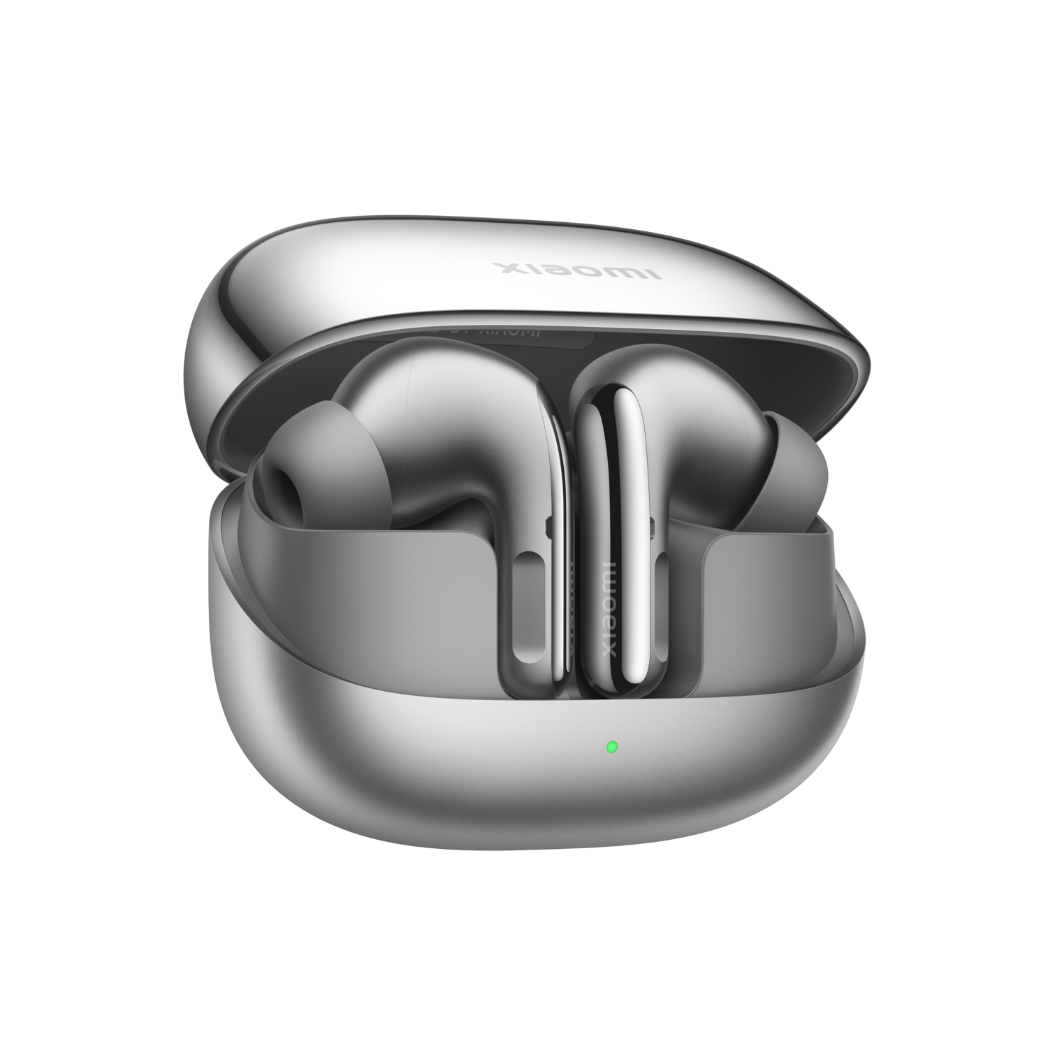 Zilveren Xiaomi oortjes in een open case op een zwarte achtergrond. Een groen lampje brandt.