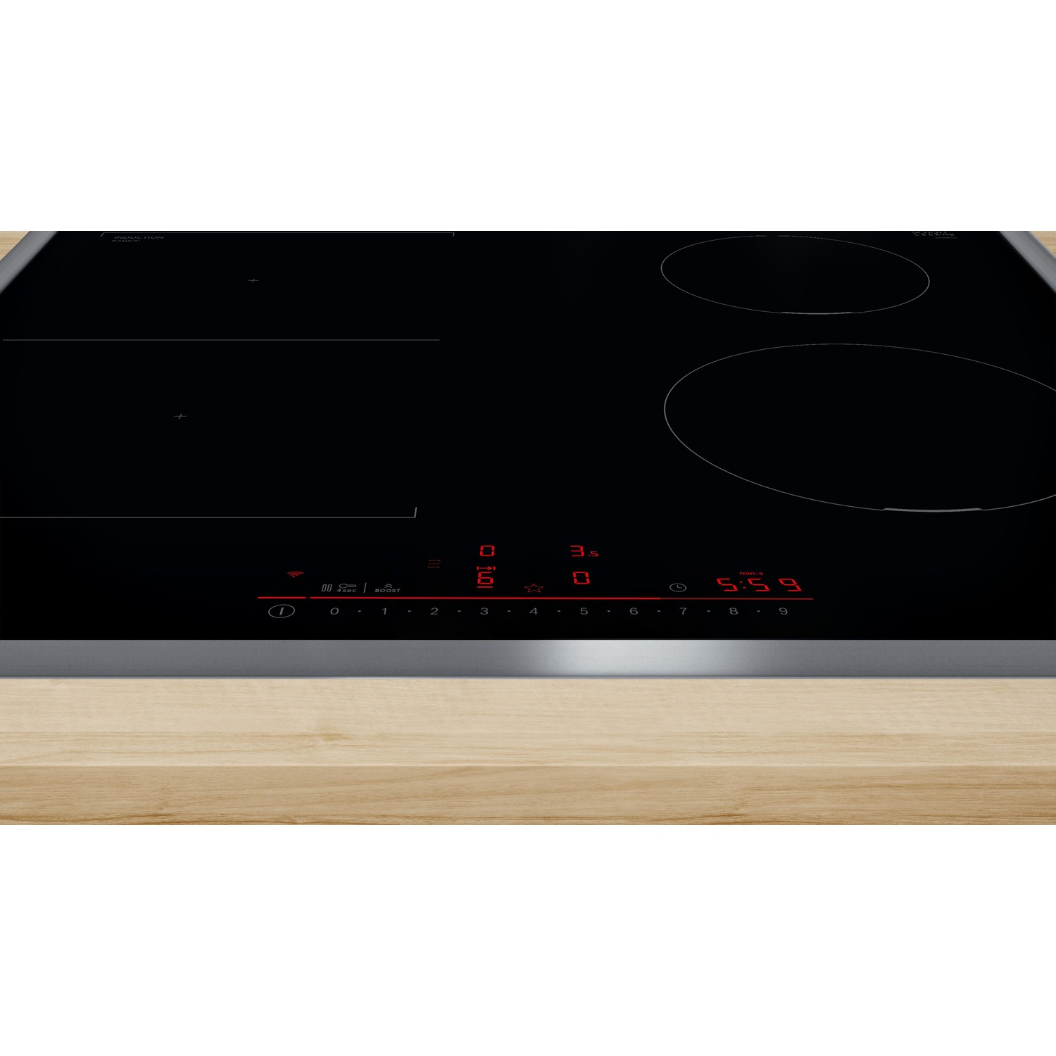 Piano cottura nero con bruciatori circolari e display digitale rosso su superficie in legno chiaro. Ora 5:59.
