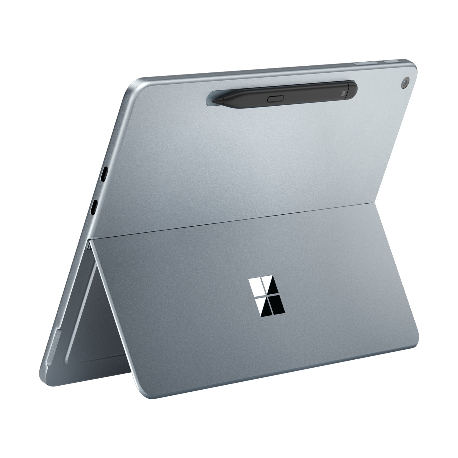 Tablet argentato con stilo nero, aperto, rivela il logo Microsoft.