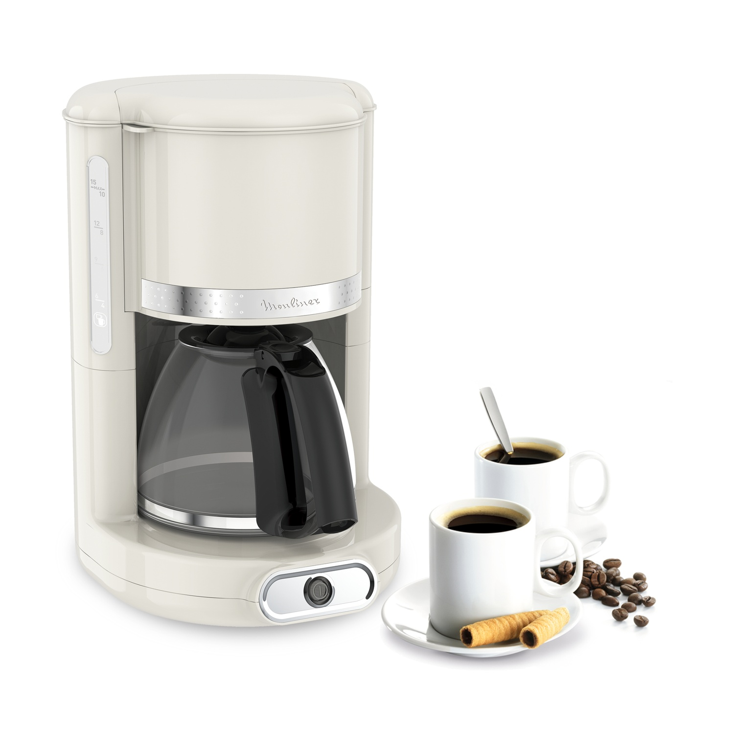Caffettiera color crema con caffè, tazze, biscotti e chicchi di caffè. Sfondo bianco.