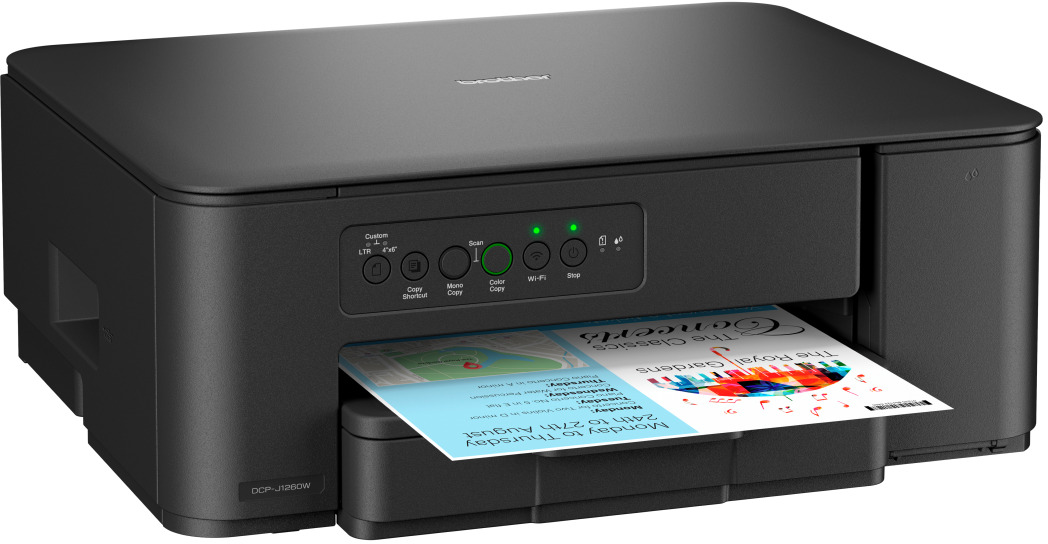 Imprimante Brother noire imprimant un flyer coloré. Boutons : copier, scanner, Wi-Fi. Bac ouvert, impression visible.