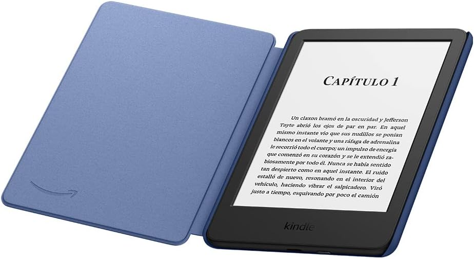 Kindle abierto, mostrando texto. Cubierta azul, pantalla negra. Logotipo de Kindle abajo. Texto español.