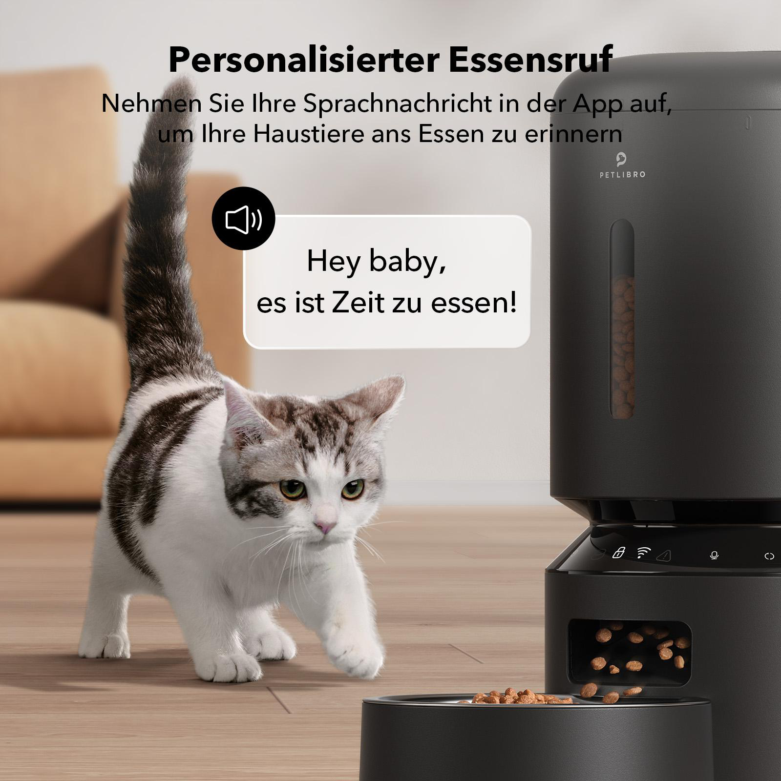 Eine Katze geht auf eine Futterschüssel zu. Neben der Schüssel steht ein Futterautomat. Text: „Hey Baby, es ist Zeit zu essen!“