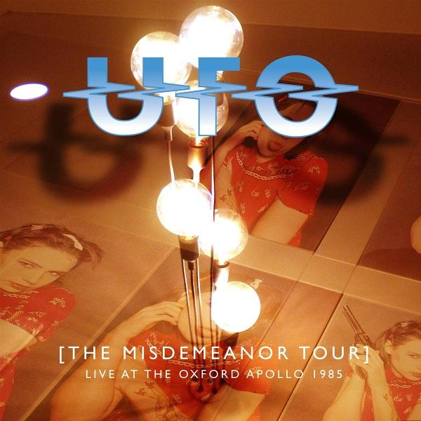 UFO-Albumcover mit Menschen und Lichtern.