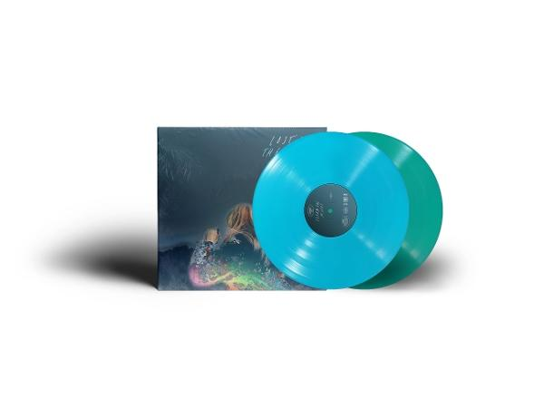 Albumcover mit zwei Vinylplatten, eine türkis, eine grün.