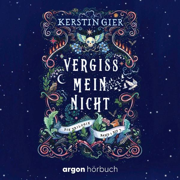 Buchcover mit dem Titel 'Vergiss Mein Nicht'. Dunkelblauer Hintergrund, Blumendesign und ein Totenkopf mit Flügeln. Autorin: Kerstin Gier.