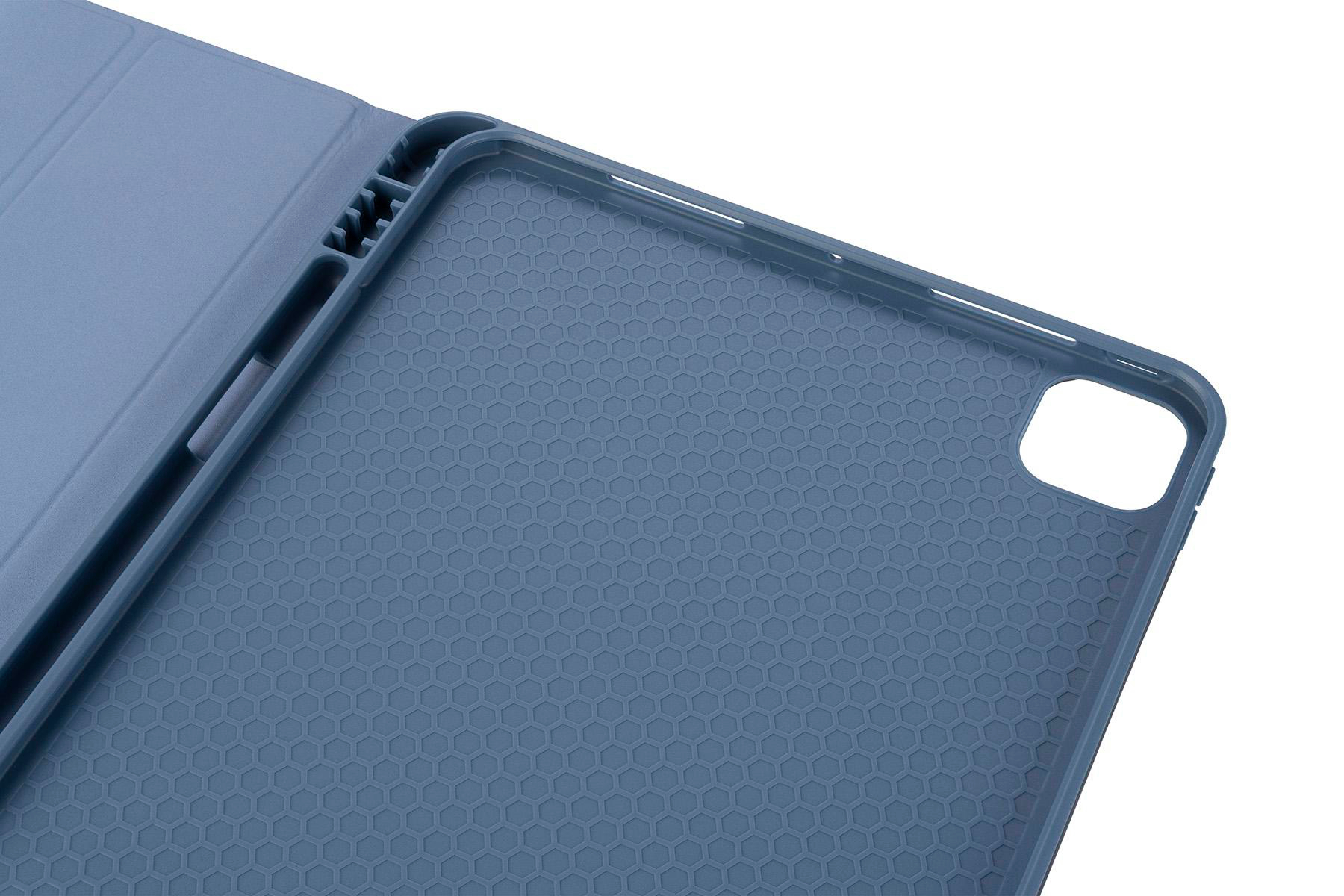 Innenraum der blauen Tablet-Hülle. Zeigt das Wabenmuster.