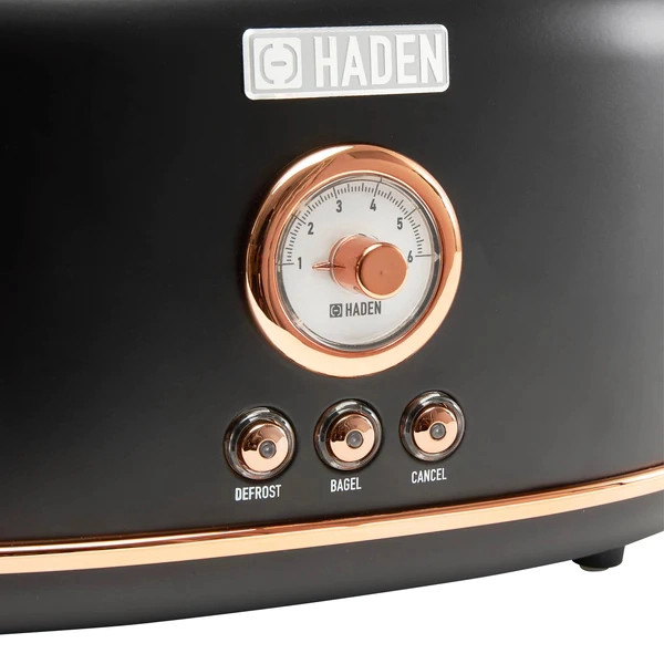 Zbliżenie czarnego tostera z miedzianymi detalami i kontrolkami, z logo Haden.