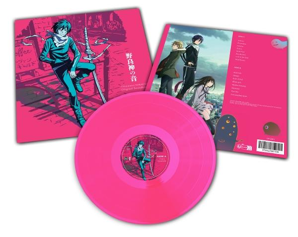 Pinke Schallplatte mit Anime-Kunst, zwei Albumcover, eines mit Charakter und Schwert, das andere mit drei Charakteren.