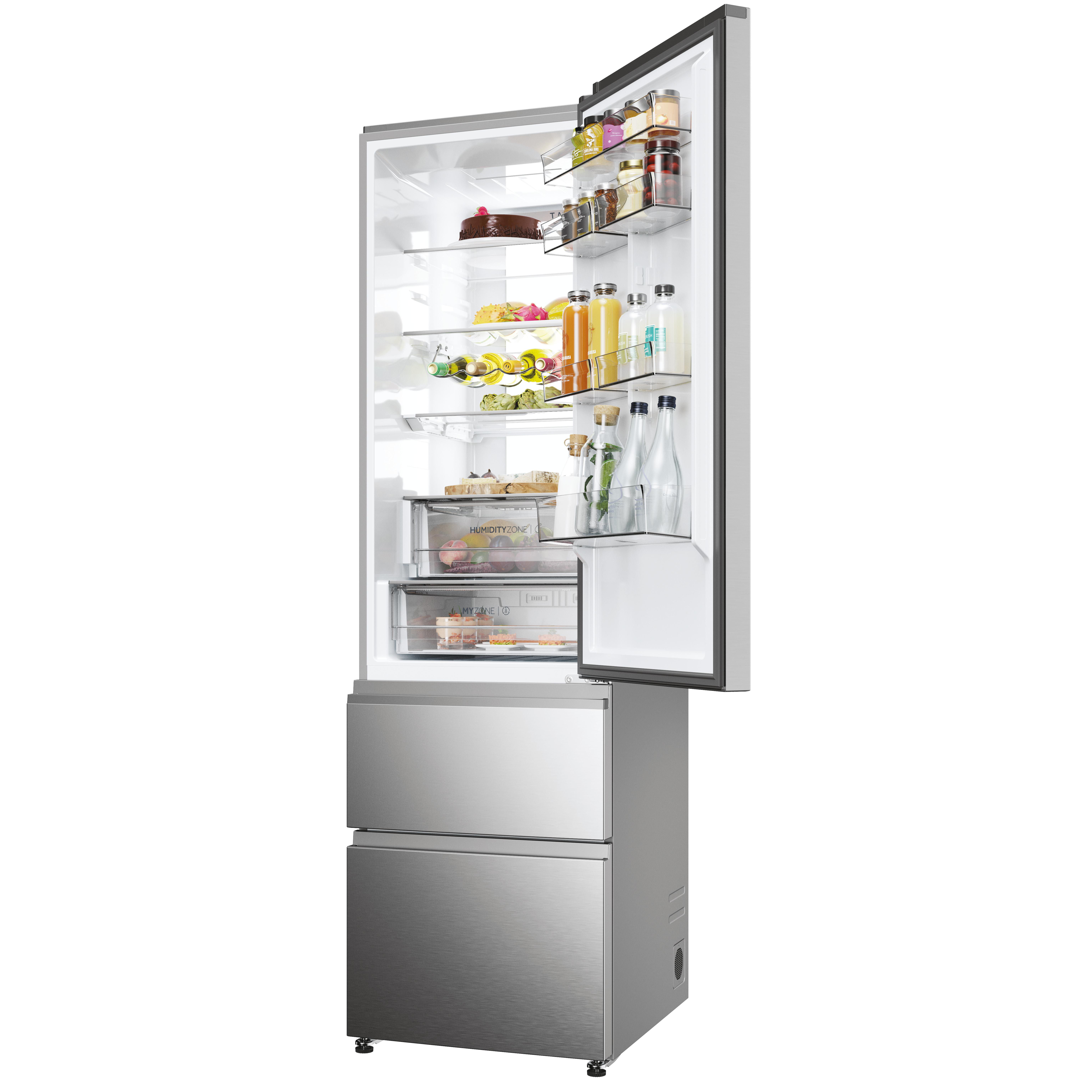 Ein Edelstahlkühlschrank mit offener Tür, der Regale mit Lebensmitteln und Getränken zeigt.